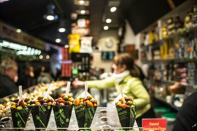 Spanish Oysters, Cava and Ibérico Ham at Barcelona’s La Boqueria Market - The market lunch with wine or Catalan cava
