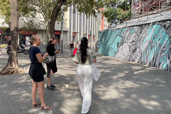 Street Art, Sculptures & Crime Stories Walking Tour – Barcelona - Why this walk feels different from a standard Barcelona tour