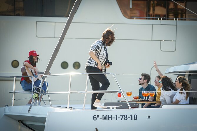 Sunset Catamaran: Small Group, Drinks, Snacks & Dinner Upgrade - Who will get the most from this cruise?