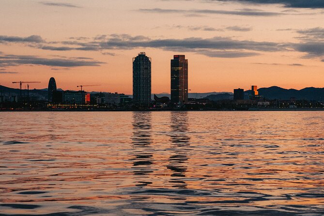 Sunset Sailing Cruise in Barcelona led by Young & Local Captain - What the local captain adds