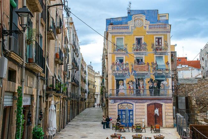 Tarragona Scavenger Hunt and Highlights Self Guided Audio Tour - Circus Romanus and the old city walls