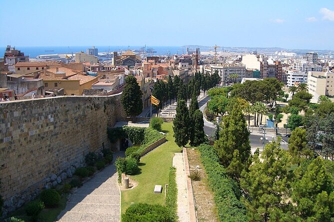Tarragona Scavenger Hunt and Highlights Self Guided Audio Tour - Plaça dels Sedassos and Tarragona Cathedral