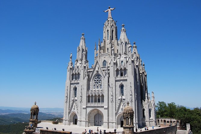 Taxi Transport from Barcelona airport to hotel - A roughly one-hour ride to your hotel