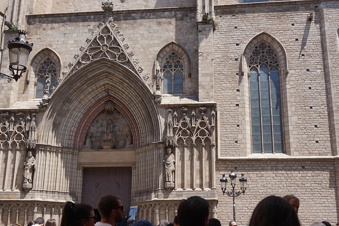 'The Cathedral of the Sea' Walking Book Tour - How the guide affects the value