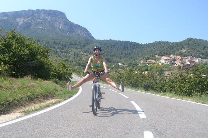 The Grape Escape! Cycling in Beautiful Scenery with Wine Tasting - Visiting a family-owned vineyard