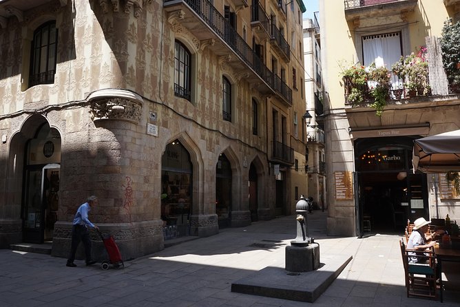 "The Shadow of the Wind" Novel Walking Tour - Why the novel fits Barcelona so well