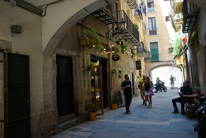 "The Shadow of the Wind" Novel Walking Tour - Papirvm and the craft of making books