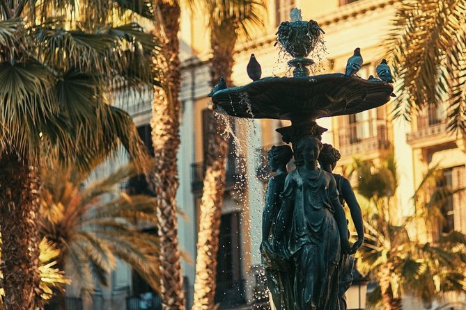 The Ultimate Old Town Tour in Barcelona - The guide makes or breaks the experience