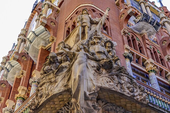 The wonders of architecture 2 hours on foot in Barcelona - Casa Batlló: the colorful finish on Passeig de Gràcia