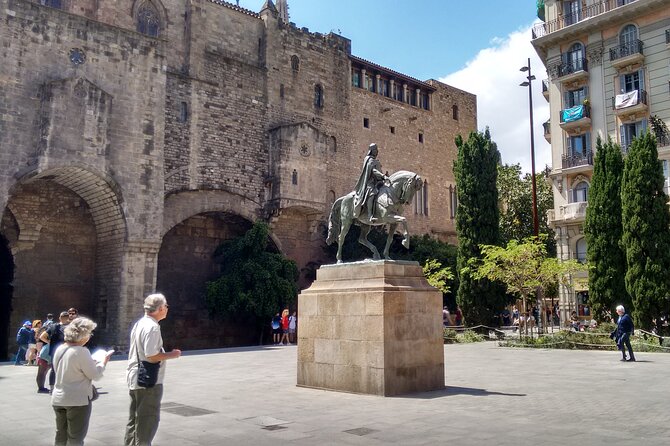 The wonders of architecture 2 hours on foot in Barcelona - Why the guide can make the difference