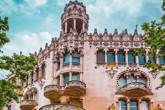 The wonders of architecture 2 hours on foot in Barcelona - Pace, group size, and practical comfort