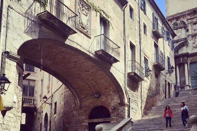 Three Medieval Gems & Local Lunch Private Tour from Barcelona - How the private format changes the day