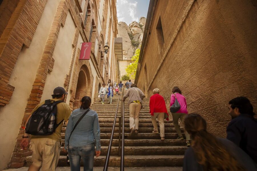 Tot Montserrat: Transport, Museum Tickets, and Lunch - How to plan your one day