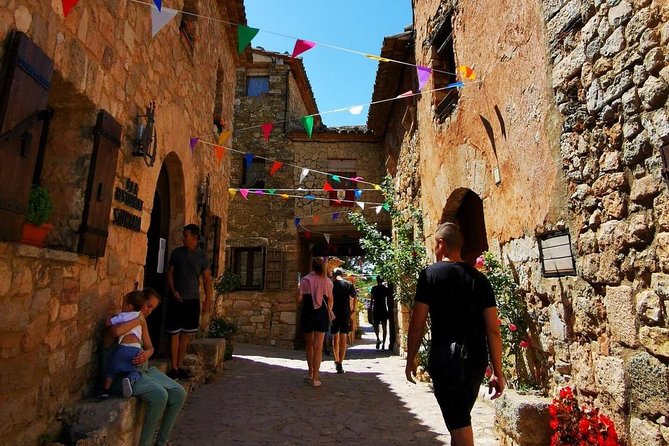 Tour Siurana medieval Village with hotel pickup - What the guide adds to the day