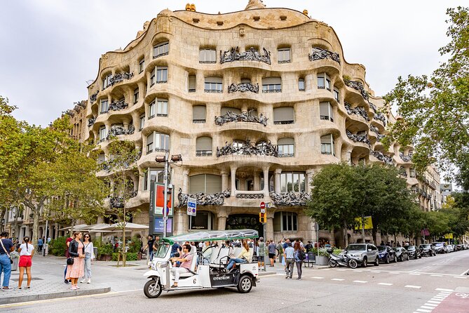 Tour Welcome Barcelona with Local Guide in Eco Tuk Tuk Private - Barcelona’s waterfront and old port