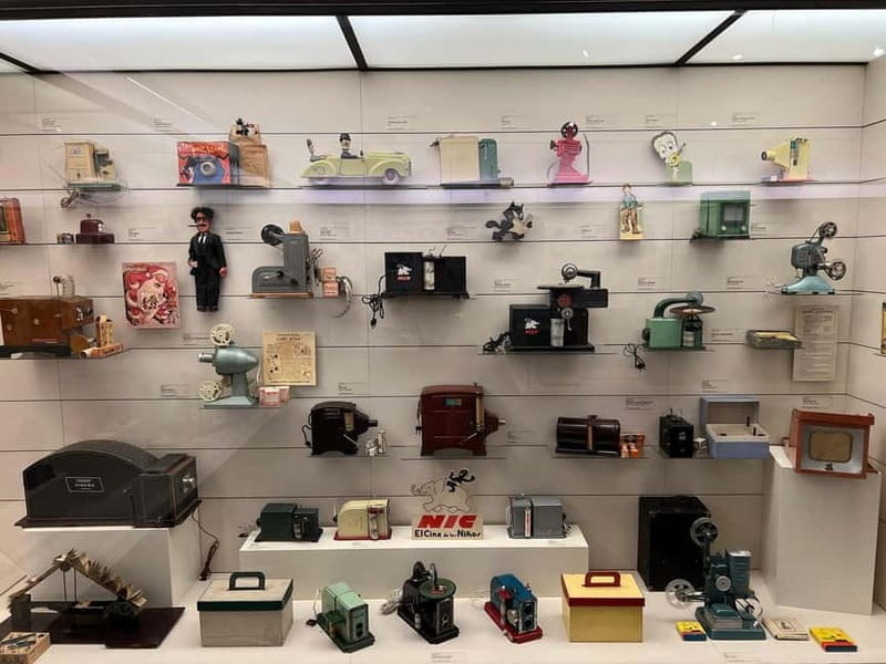 Toy Museum: Anna Maria and Salvador Dalí and García Lorca's toys. - Dollhouses, robots, and video games