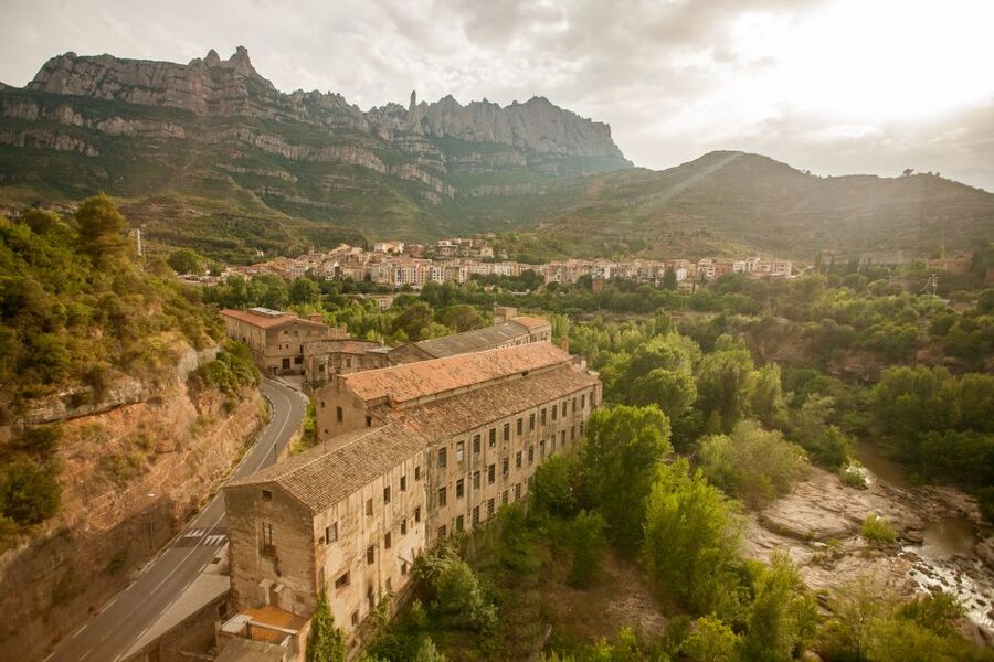 Trans Montserrat: Return Ticket and Audiovisual Exhibit - Picking up your ticket at Plaça Catalunya