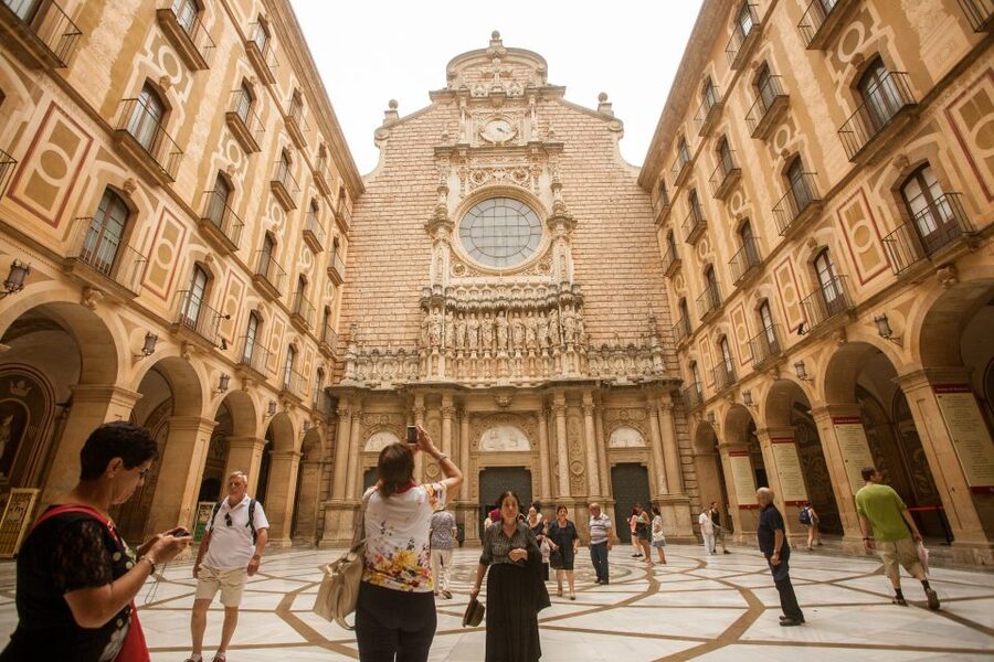 Trans Montserrat: Return Ticket and Audiovisual Exhibit - Using the Santa Cova funicular