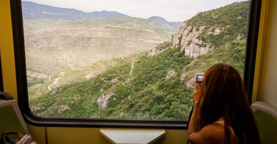 Trans Montserrat: Return Ticket and Audiovisual Exhibit - Taking the metro and train to Monistrol de Montserrat