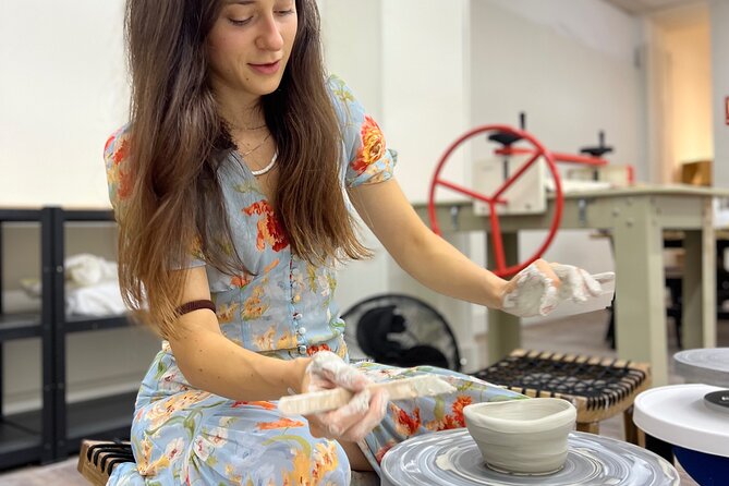Try the Pottery Wheel - A Drink Makes the Class More Relaxed