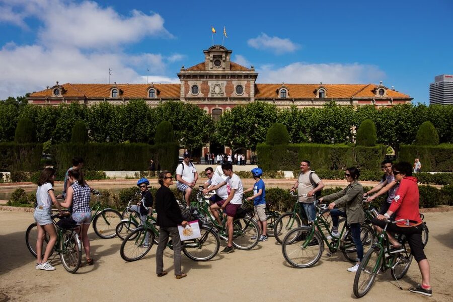 Unusual Barcelona Bike Tour in French - Group size, guides, and the French-language experience