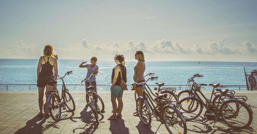 Unusual Barcelona Bike Tour in French - A three-hour ride with room for conversation