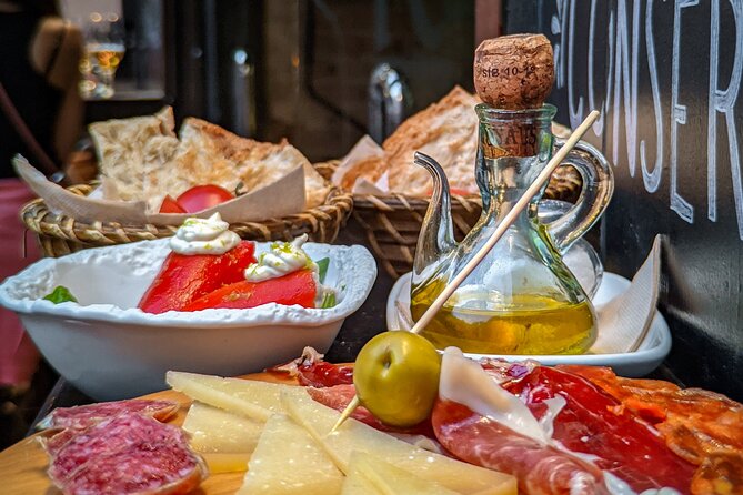 Vidavivida Wine Journey Food and Culture Tour in Barcelona - Walking through the Gothic Quarter