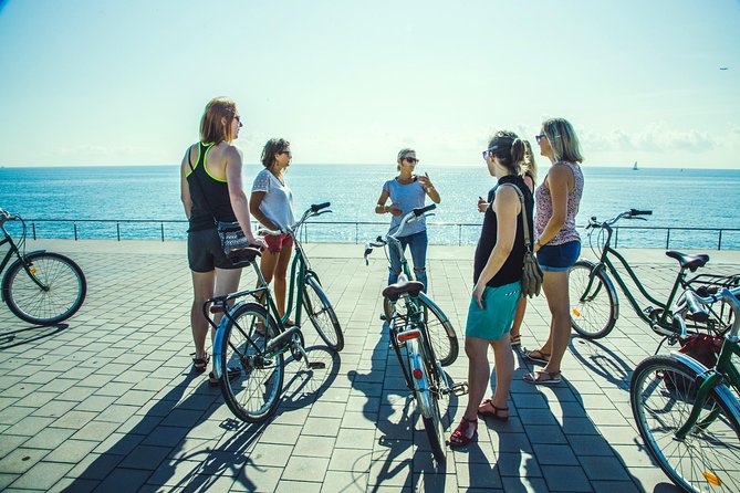 Visite insolite de Barcelone à vélo (en français) - Carrer de Guatemala et le départ dans Sant Martí