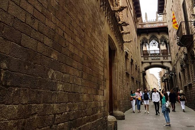 Walking tour of the Gothic Quarter of Barcelona + Cathedral - Why this walk works for a first look at the Gothic Quarter