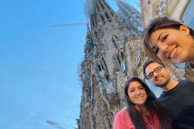 Welcome Private Chauffeured Tour with Licensed Guide - Passeig de Gràcia and three modernist façades