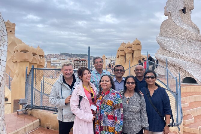 Welcome Private Chauffeured Tour with Licensed Guide - The Sagrada Família from the outside