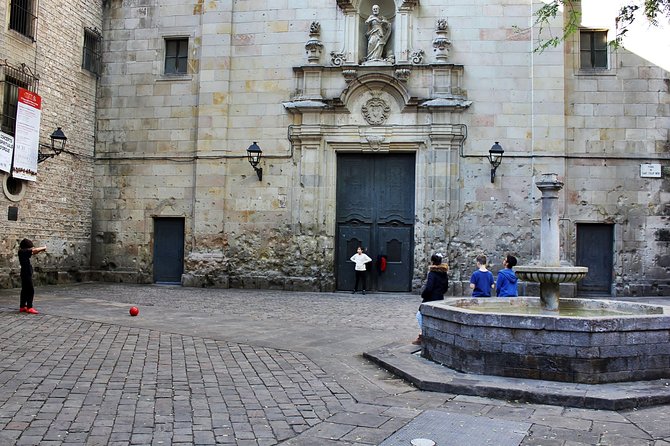 Welcome Tour in Barcelona - Plaça de Sant Felip Neri and a quieter pause
