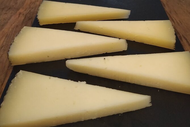 Wine Tasting Experience in Barcelona - Cheese shows what the wine can do