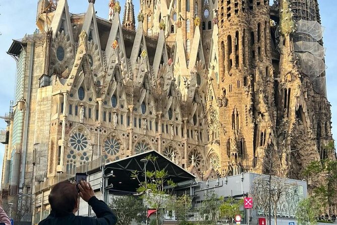Wonders of Gaudi: Park Guell & Sagrada Familia Private Tour - Why Park Güell deserves two focused hours